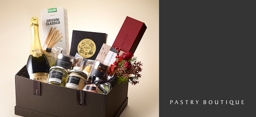 This is the Pastry Boutique’s Hamper image. There are champagne, grissini, tea, and cookies. This image is for illustrative purposes only.
