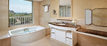Premier Suite Bathroom2
