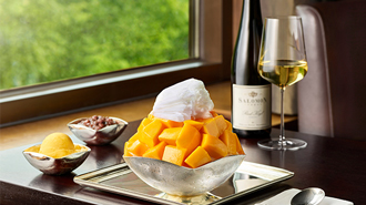 There are Jeju apple mango bingsu the center of the image followed by mango sherbet and red bean paste.