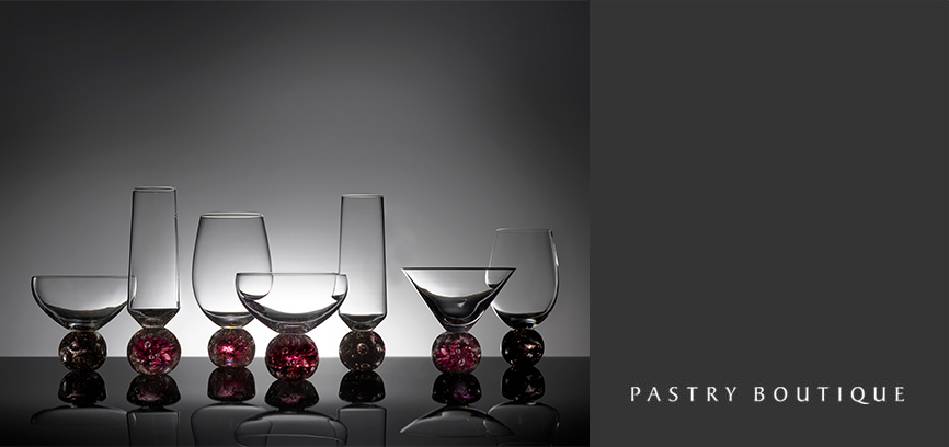 From mid-bottom to clockwise, there are assorted coupe, martini, champagne, red, white and five kinds of glasses.
