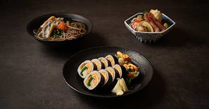 スペシャルローカル済州ディナー和食レストラン「日の出」の3つのメニューが置かれている画像