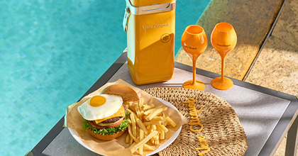 뵈브클리코 샴페인 쿨러와 잔 그리고 한우 버거