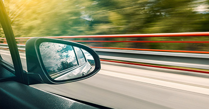 달리는 차 안에서의 이미지